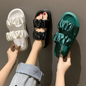 Pašreizējās sieviešu čības ar zoli 4 cm