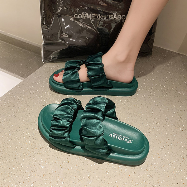 Pašreizējās sieviešu čības ar zoli 4 cm