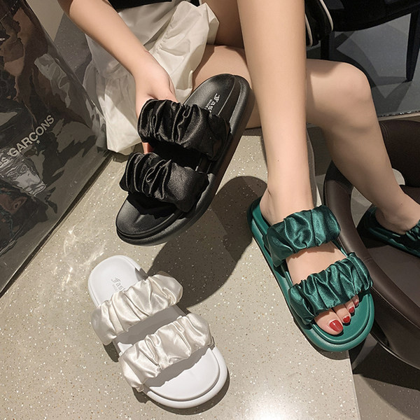 Pašreizējās sieviešu čības ar zoli 4 cm