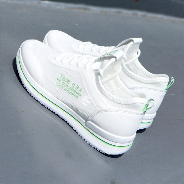 Paprasti moteriški sportbačiai su tinkleliais ir lygiu padu