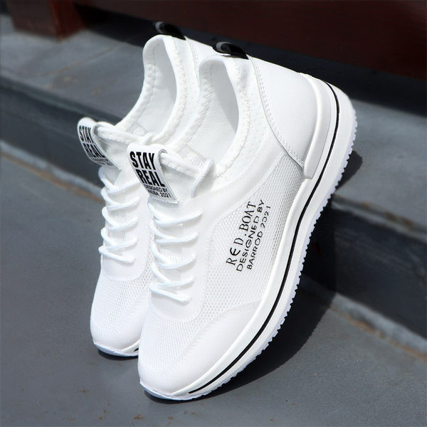 Paprasti moteriški sportbačiai su tinkleliais ir lygiu padu