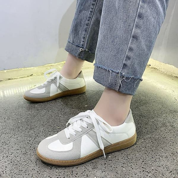 Γυναικεία αθλητικά πάνινα παπούτσια με κορδόνια σε γκρι χρώμα