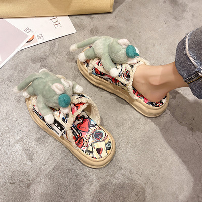 Krāsainas čības ar 3D elementu un plakanu zoli