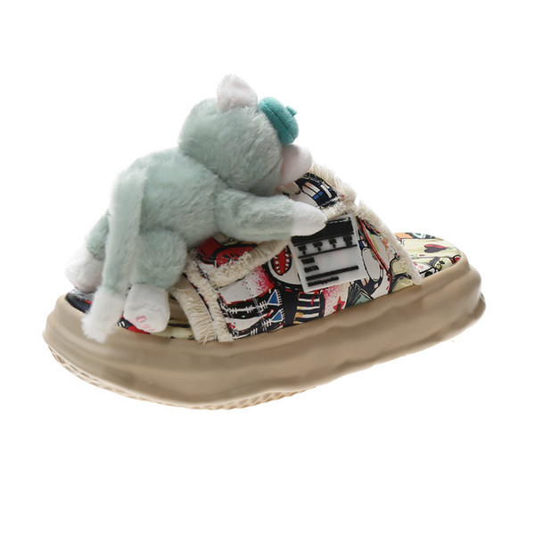 Krāsainas čības ar 3D elementu un plakanu zoli