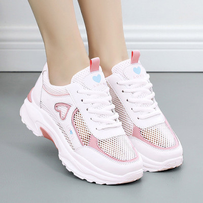 Jauns sieviešu kedu modelis ar tīkliņiem un raupju zoli