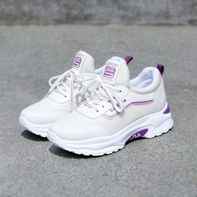 Jauns sieviešu kedu modelis ar tīkliņiem un raupju zoli