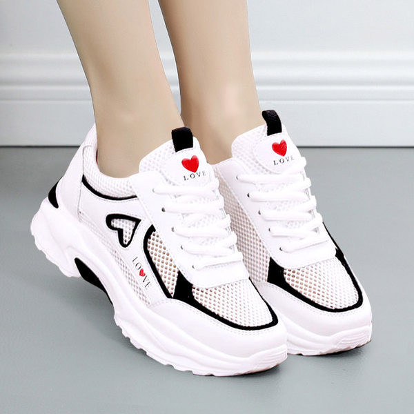 Jauns sieviešu kedu modelis ar tīkliņiem un raupju zoli