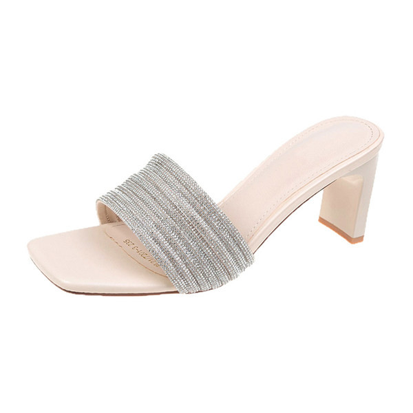 Elegantas sieviešu čības ar papēdi un dekorācijas akmeņiem