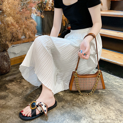 Sieviešu ādas neslīdošās čības