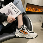 Sieviešu apavi ar šņorēm un raupju zoli