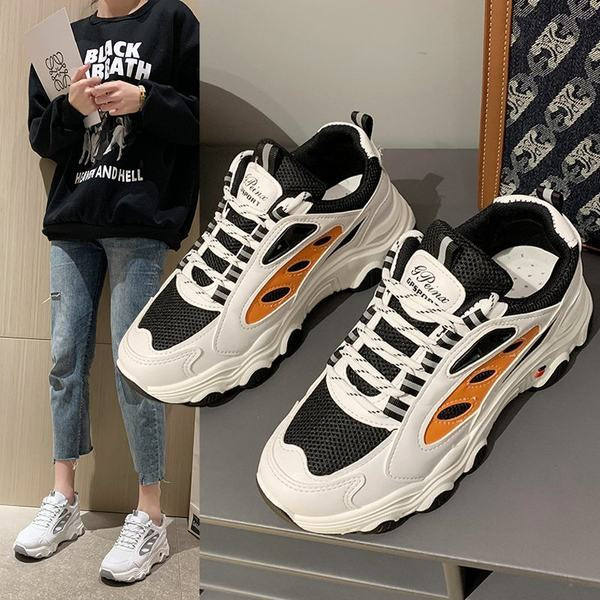 Sieviešu apavi ar šņorēm un raupju zoli