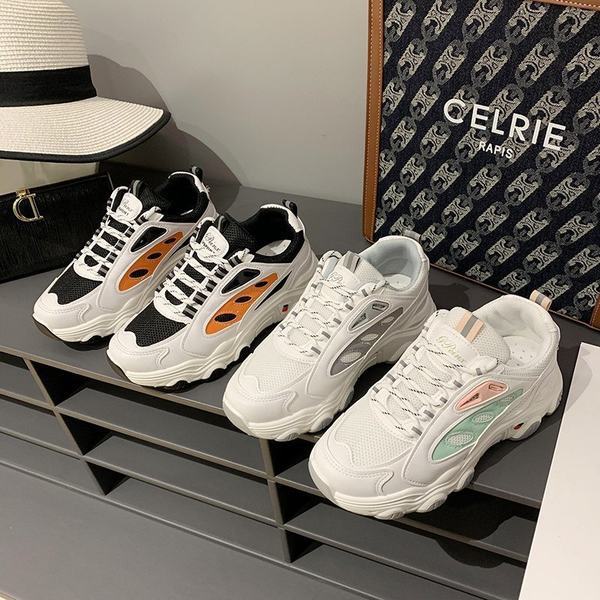 Sieviešu apavi ar šņorēm un raupju zoli