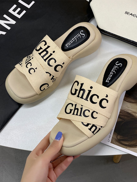 Ikdienas sieviešu čības ar plakanām zolēm