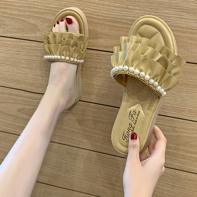 Παντόφλες μοντέρνες γυναικέιες  με πέρλες και βολάν