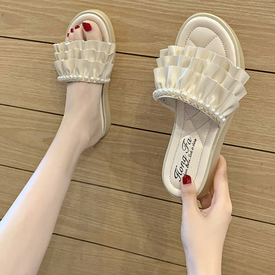 Παντόφλες μοντέρνες γυναικέιες  με πέρλες και βολάν