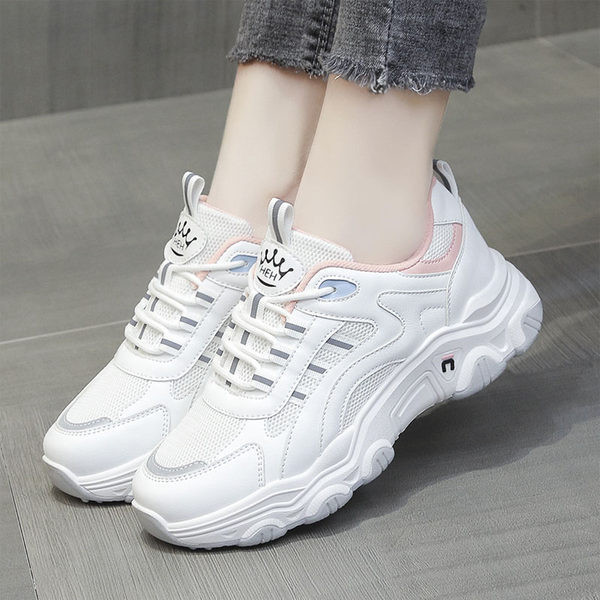 Modernas sieviešu kedas ar raupju zoli - baltā krāsā