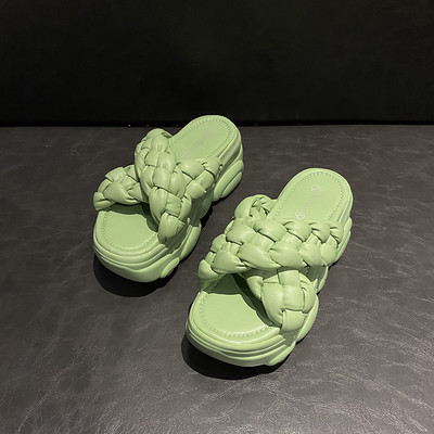 Sieviešu gumijas čības ar 7 cm zoli