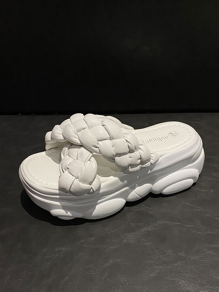 Sieviešu gumijas čības ar 7 cm zoli