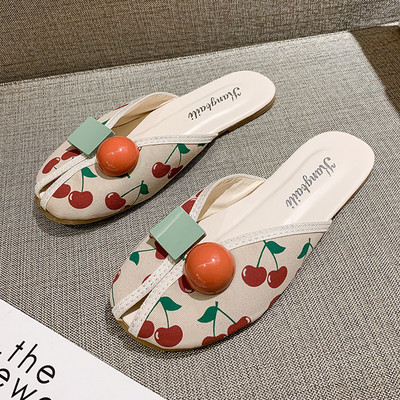 Slēgta modeļa sieviešu tekstila čības ar 3D elementu