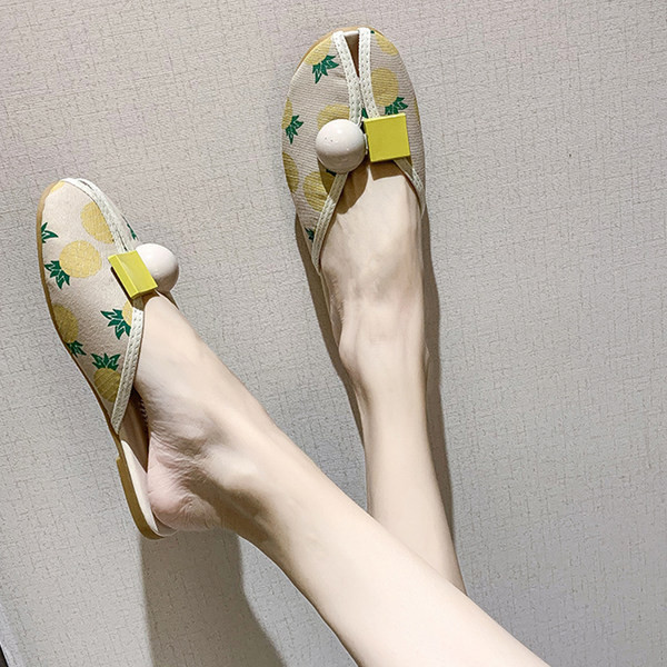 Slēgta modeļa sieviešu tekstila čības ar 3D elementu