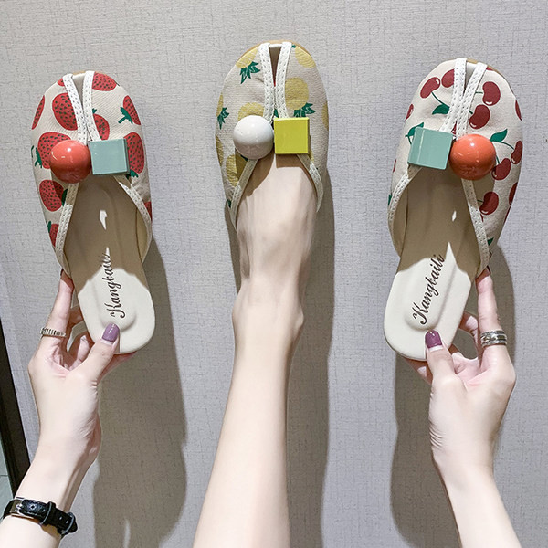 Slēgta modeļa sieviešu tekstila čības ar 3D elementu