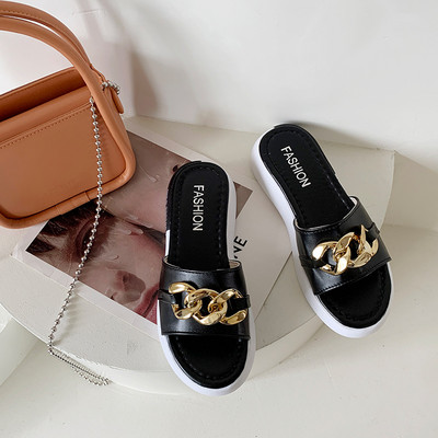 Ikdienas čības ar metāla apdari