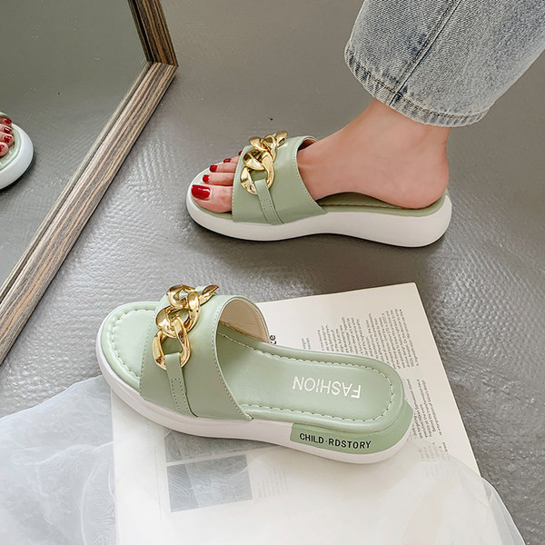 Ikdienas čības ar metāla apdari