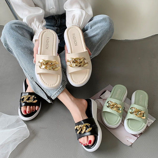 Ikdienas čības ar metāla apdari