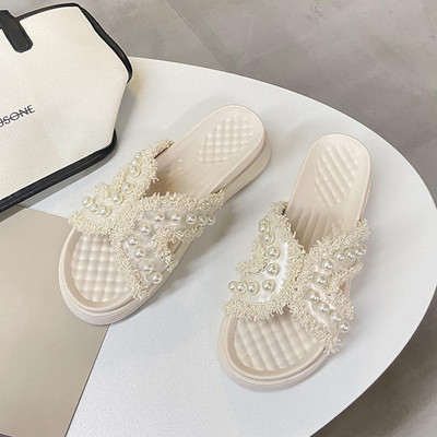 Παντόφλες casual γυναικείες με επίπεδη σόλα και διακόσμηση από πέρλες