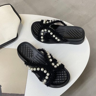 Παντόφλες casual γυναικείες με επίπεδη σόλα και διακόσμηση από πέρλες