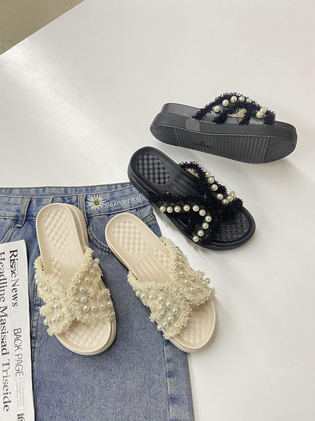 Παντόφλες casual γυναικείες με επίπεδη σόλα και διακόσμηση από πέρλες