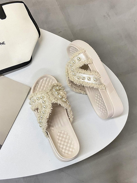 Παντόφλες casual γυναικείες με επίπεδη σόλα και διακόσμηση από πέρλες