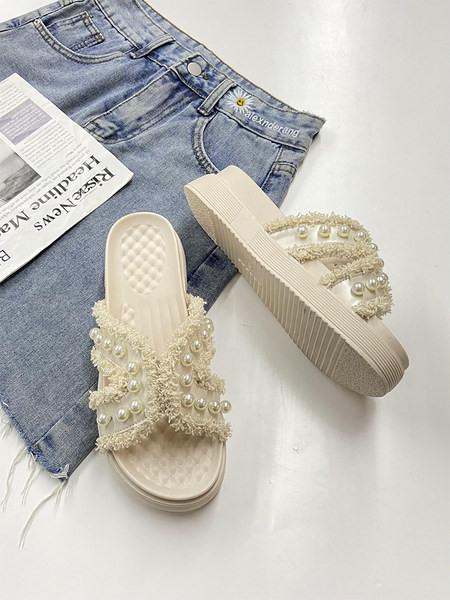 Παντόφλες casual γυναικείες με επίπεδη σόλα και διακόσμηση από πέρλες