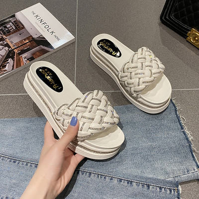 Ikdienas sieviešu čības, kas dekorētas ar akmeņiem - eko āda