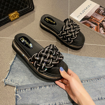 Ikdienas sieviešu čības, kas dekorētas ar akmeņiem - eko āda