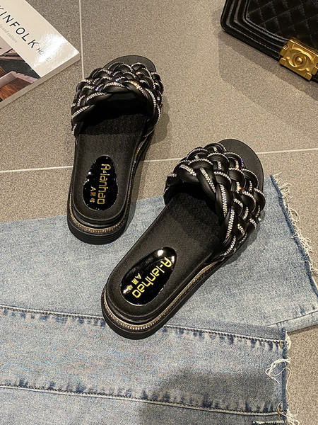 Ikdienas sieviešu čības, kas dekorētas ar akmeņiem - eko āda