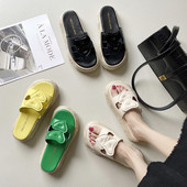 Sieviešu ādas čības ar plakanām zolēm - četrās krāsās