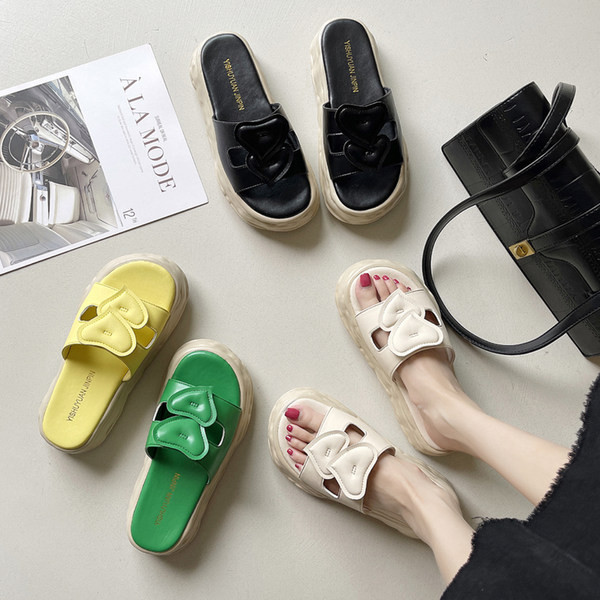 Sieviešu ādas čības ar plakanām zolēm - četrās krāsās