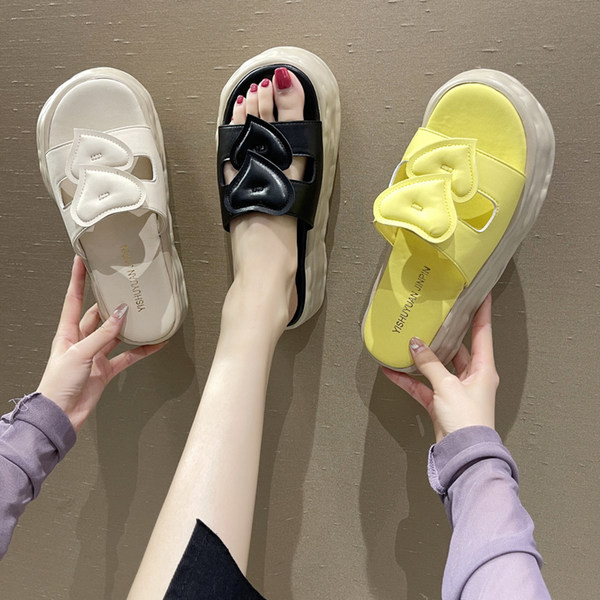 Sieviešu ādas čības ar plakanām zolēm - četrās krāsās