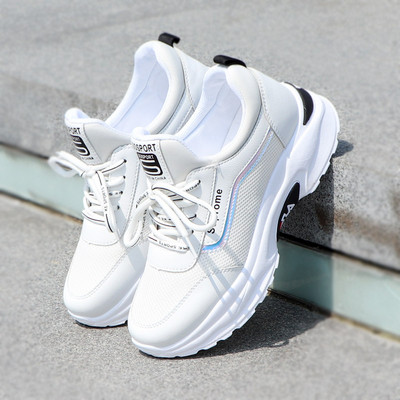 Vasaras elpojošas sieviešu kedas ar raupju zoli - divi modeļi