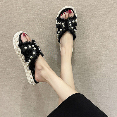 Καθημερινές  παντόφλες με πέρλες και επίπεδη σόλα