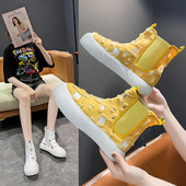 Jauns sieviešu kedu modelis trīs krāsās un plakanu zoli