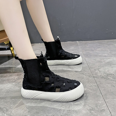 Jauns sieviešu kedu modelis trīs krāsās un plakanu zoli