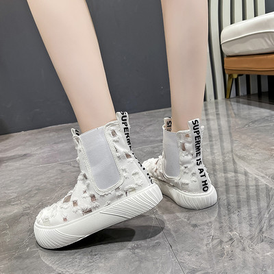 Jauns sieviešu kedu modelis trīs krāsās un plakanu zoli