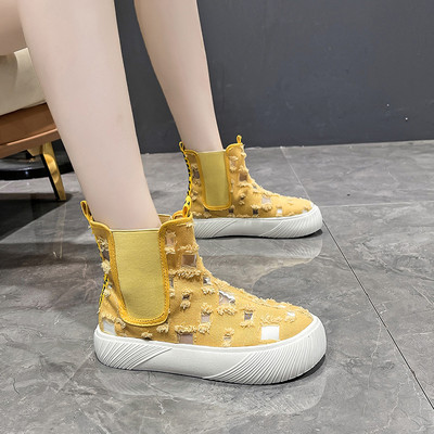 Jauns sieviešu kedu modelis trīs krāsās un plakanu zoli