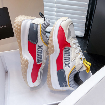 Sieviešu kedas ar uzrakstu divās krāsās