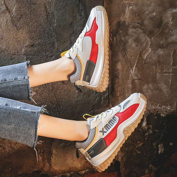 Sieviešu kedas ar uzrakstu divās krāsās