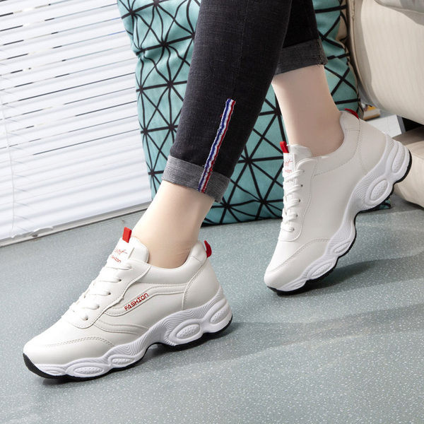 Sporta un ikdienas sieviešu kedas ar rupju zoli - mākslīgā āda