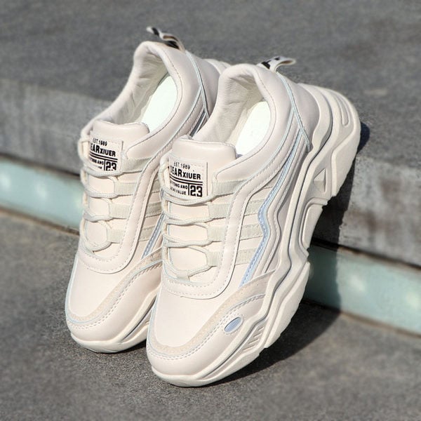 Jauns sieviešu ikdienas kedu modelis ar raupju zoli