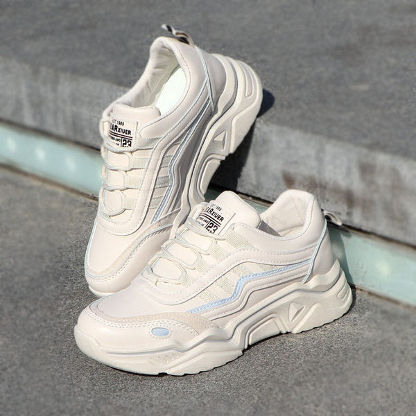 Jauns sieviešu ikdienas kedu modelis ar raupju zoli